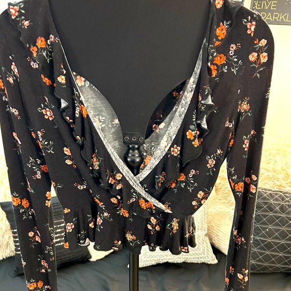 NWT! American Rag Deep plunge open V cropped peplum top - Picture 1 of 3